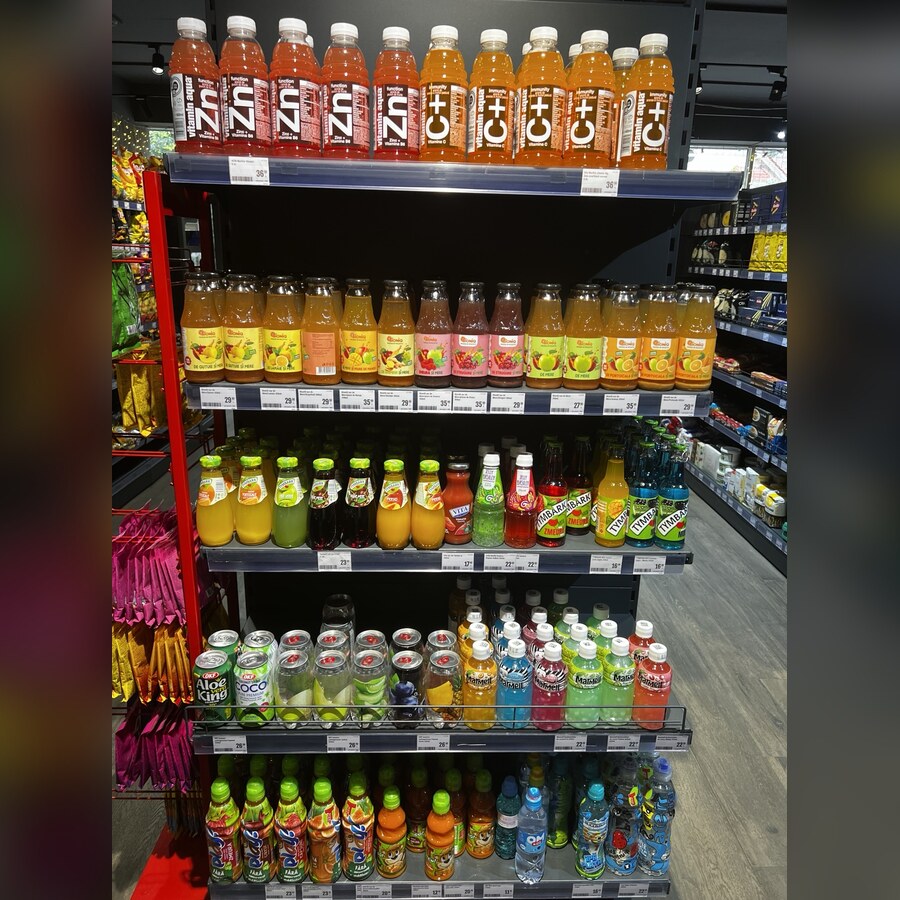 Raft cu sucuri, nectaruri și băuturi vitaminizate la Bonprix Market